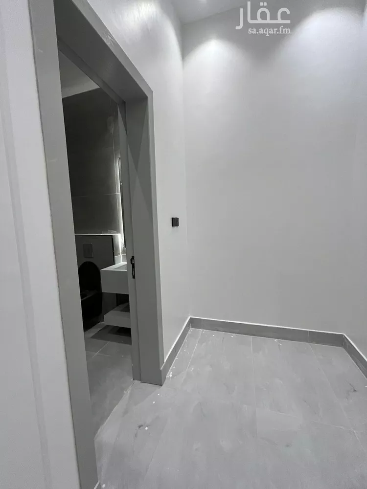 Floor for Sale in Riyadh Al Janadriyah 9