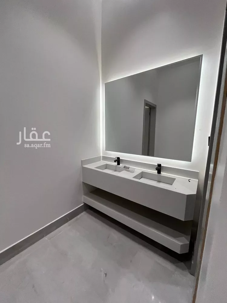 Floor for Sale in Riyadh Al Janadriyah 8