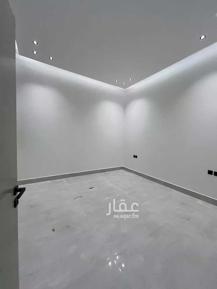 Floor for Sale in Riyadh Al Janadriyah 11