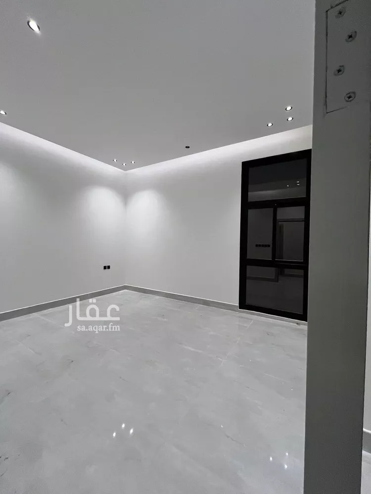 Floor for Sale in Riyadh Al Janadriyah 10