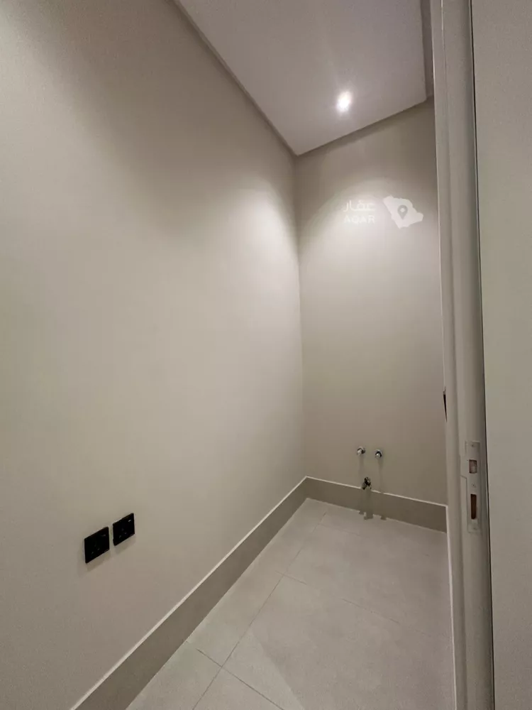 Floor for Sale in Riyadh Ar Rimal 10