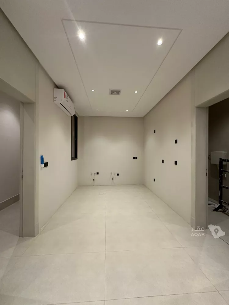 Floor for Sale in Riyadh Ar Rimal 16