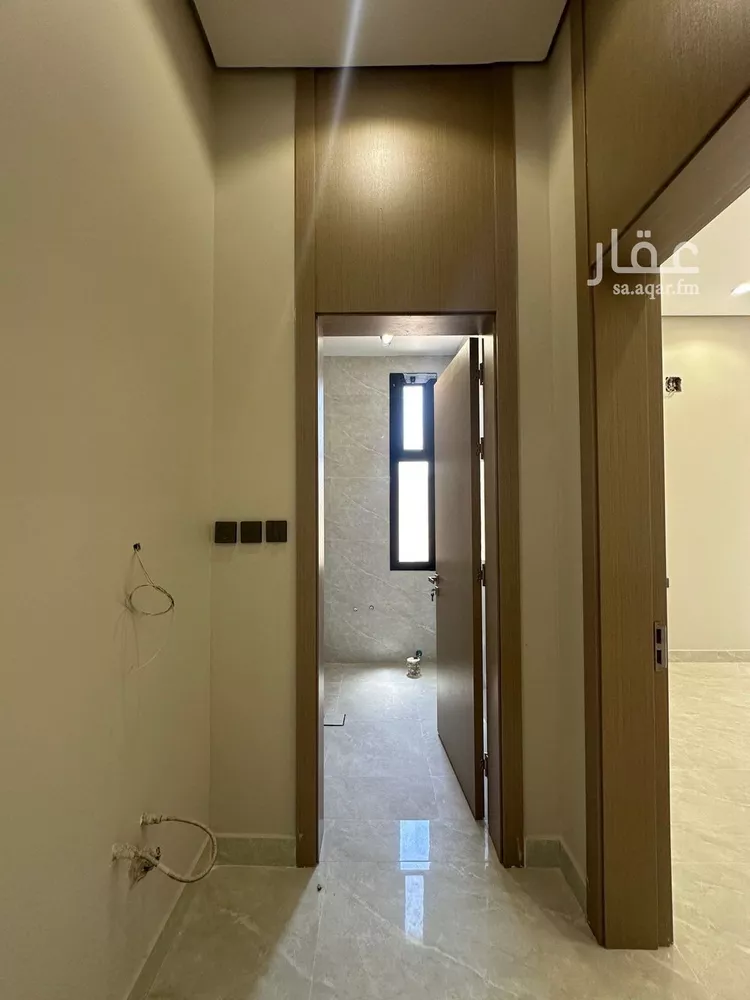 Floor for Sale in Riyadh Al Janadriyah 12