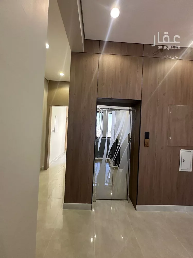 Floor for Sale in Riyadh Al Janadriyah 12
