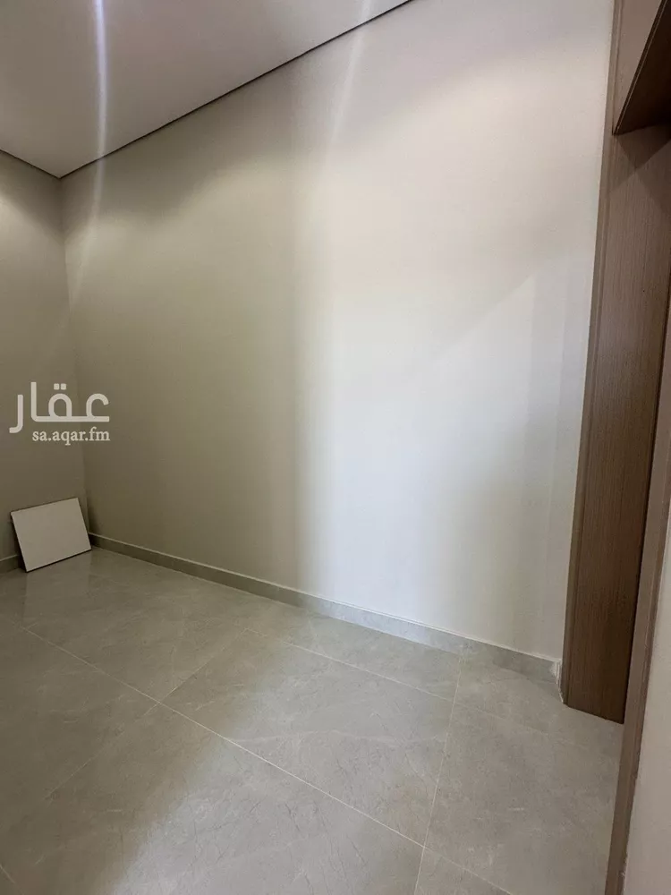 Floor for Sale in Riyadh Al Janadriyah 15