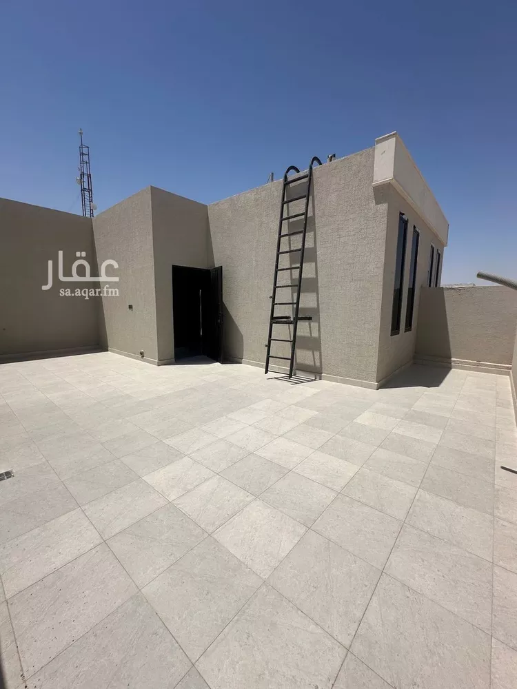 Floor for Sale in Riyadh Al Janadriyah 14