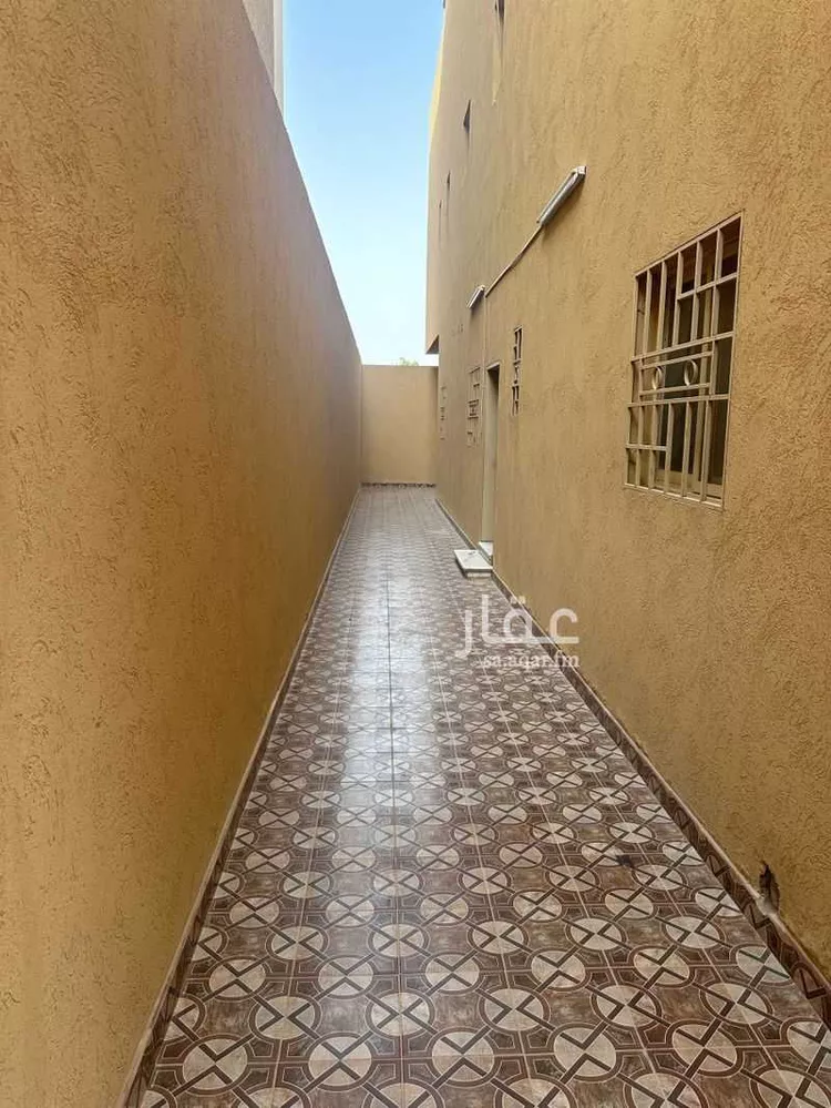 Floor for Rent in Riyadh Al Qirawan 8