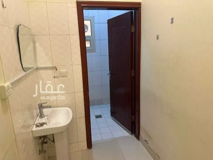 Floor for Rent in Riyadh Al Qirawan 6