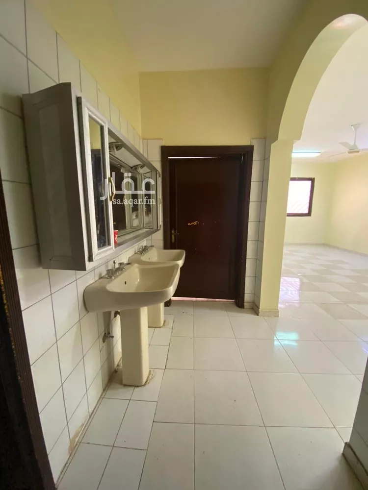 Floor for Rent in Al Bukayriyah Az Zuhur 25