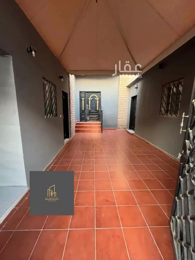 فيلا للبيع في شارع عبدالرزاق الجيلي, حي الملك فيصل, مدينة الرياض, منطقة الرياض صورة 2