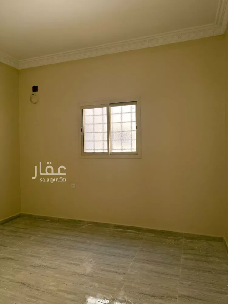 Floor for Rent in Riyadh Al Qadisiyah 7