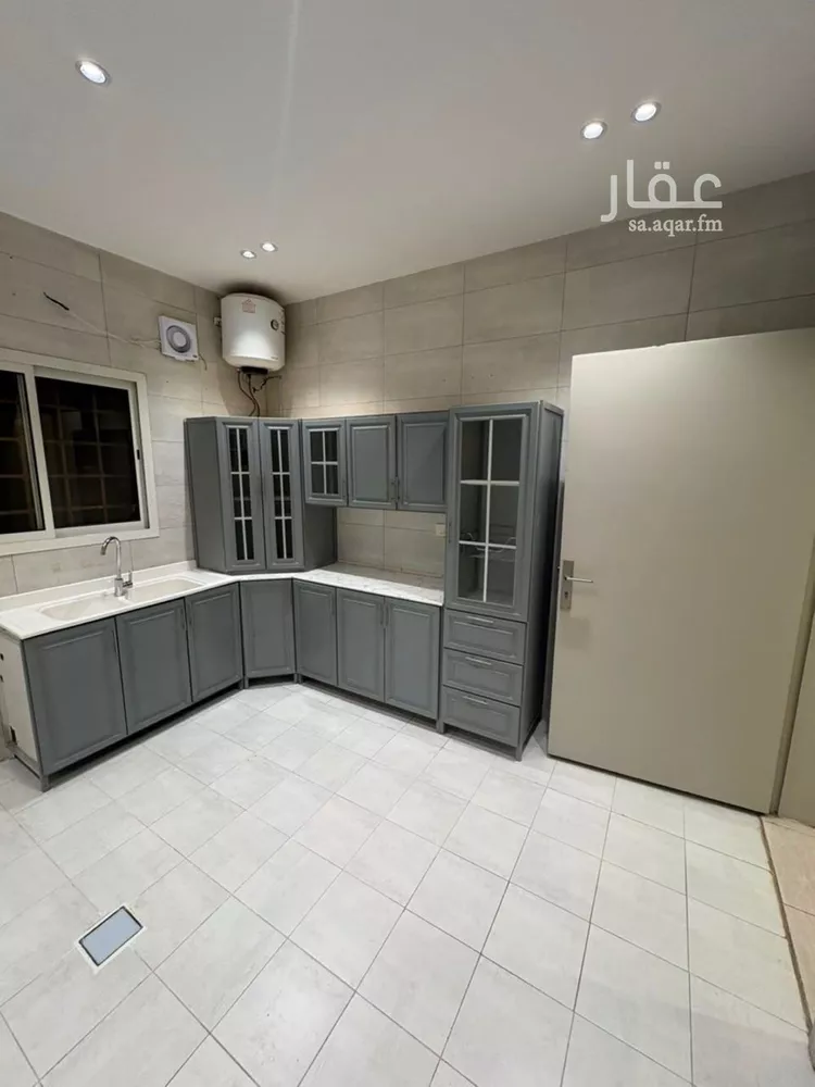 Floor for Rent in Riyadh Ishbiliyah 15