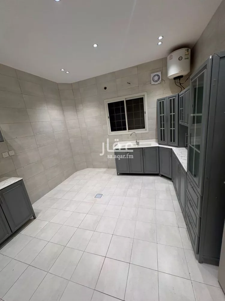 Floor for Rent in Riyadh Ishbiliyah 6