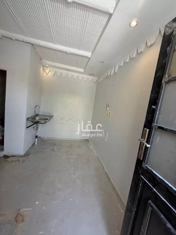 غرفة للإيجار في شارع إسماعيل بن أحمد بن الحسن ، حي عكاظ ، الرياض ، منطقة الرياض صورة 4