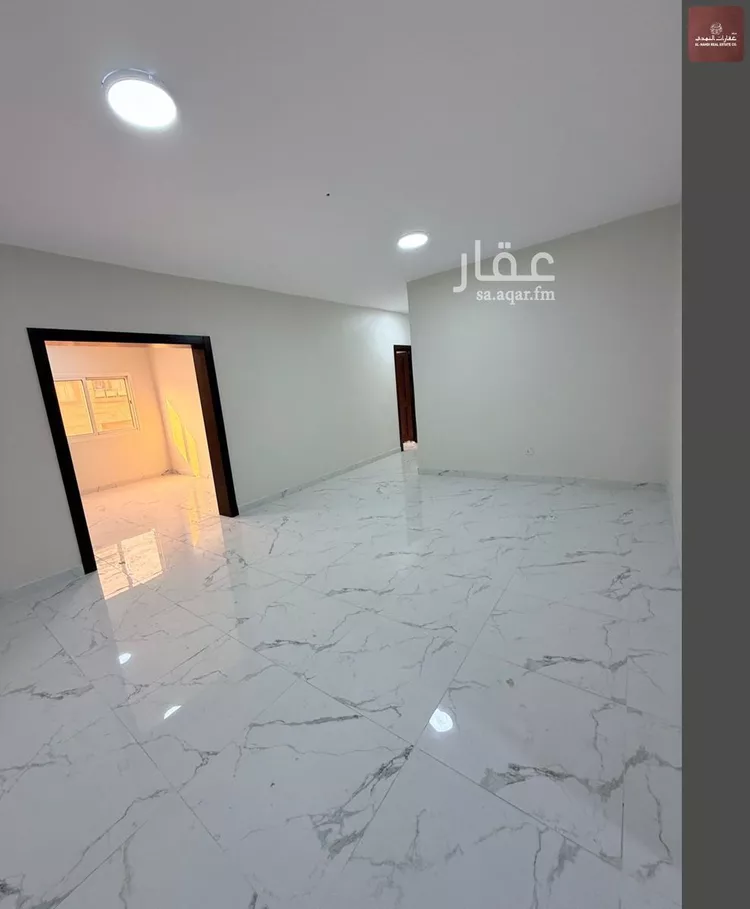 مكتب تجاري للإيجار في  صورة 2