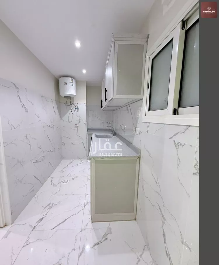 مكتب تجاري للإيجار في  صورة 5