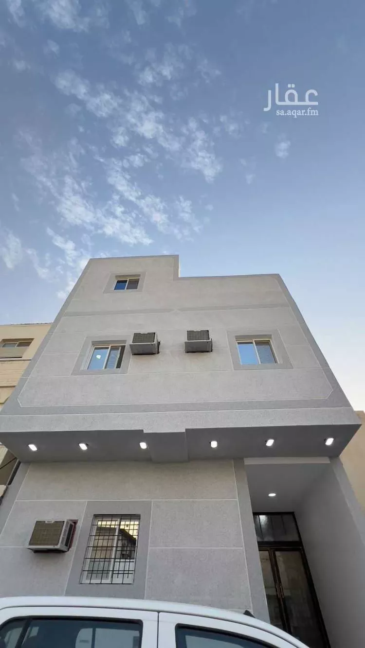 عمارة للبيع في شارع الحادي والاربعون, حي المدينة, مدينة بقيق, المنطقة الشرقية صورة 3