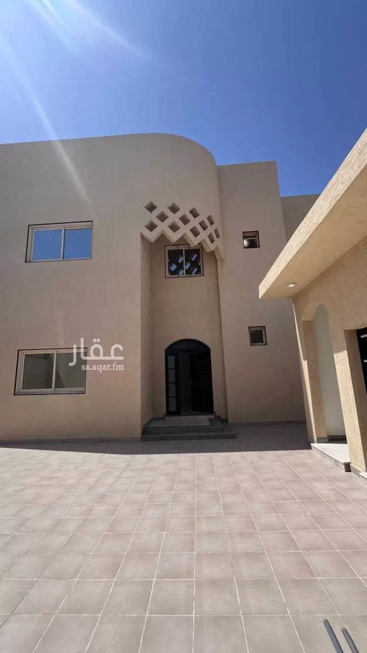 فيلا للبيع في شارع الرئيس بن عامر بن حصين الطائي, حي النقرة, مدينة حائل, منطقة حائل صورة 3
