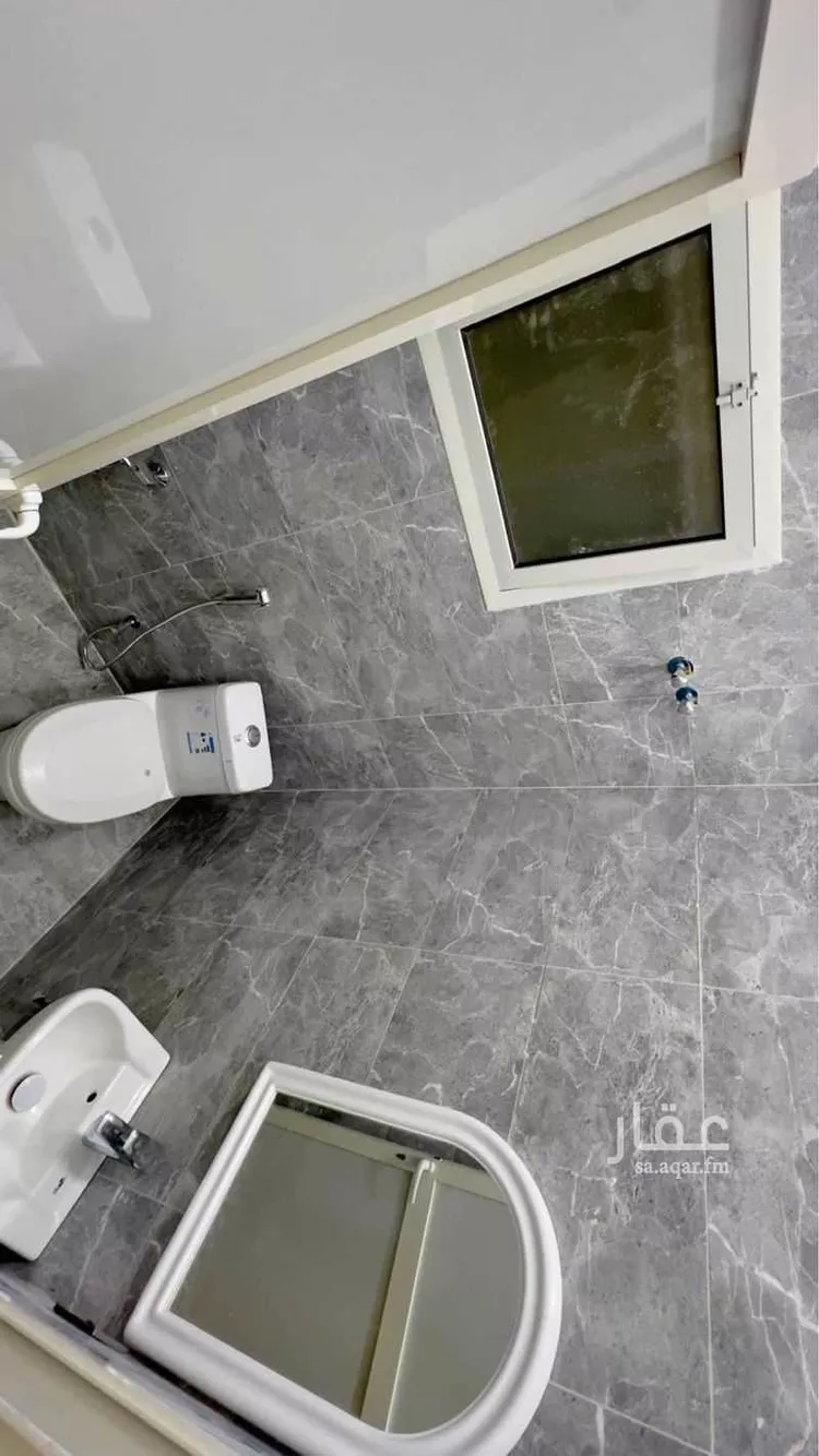 عمارة للبيع في شارع الحادي والاربعون, حي المدينة, مدينة بقيق, المنطقة الشرقية صورة 2