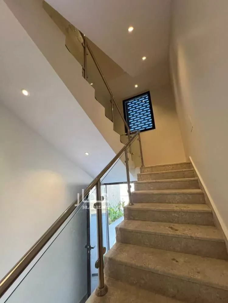 Floor for Sale in Riyadh Al Maizilah 7