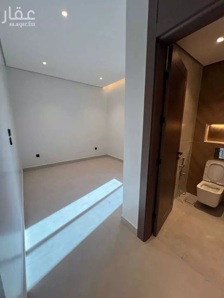 Floor for Sale in Riyadh Al Maizilah 11