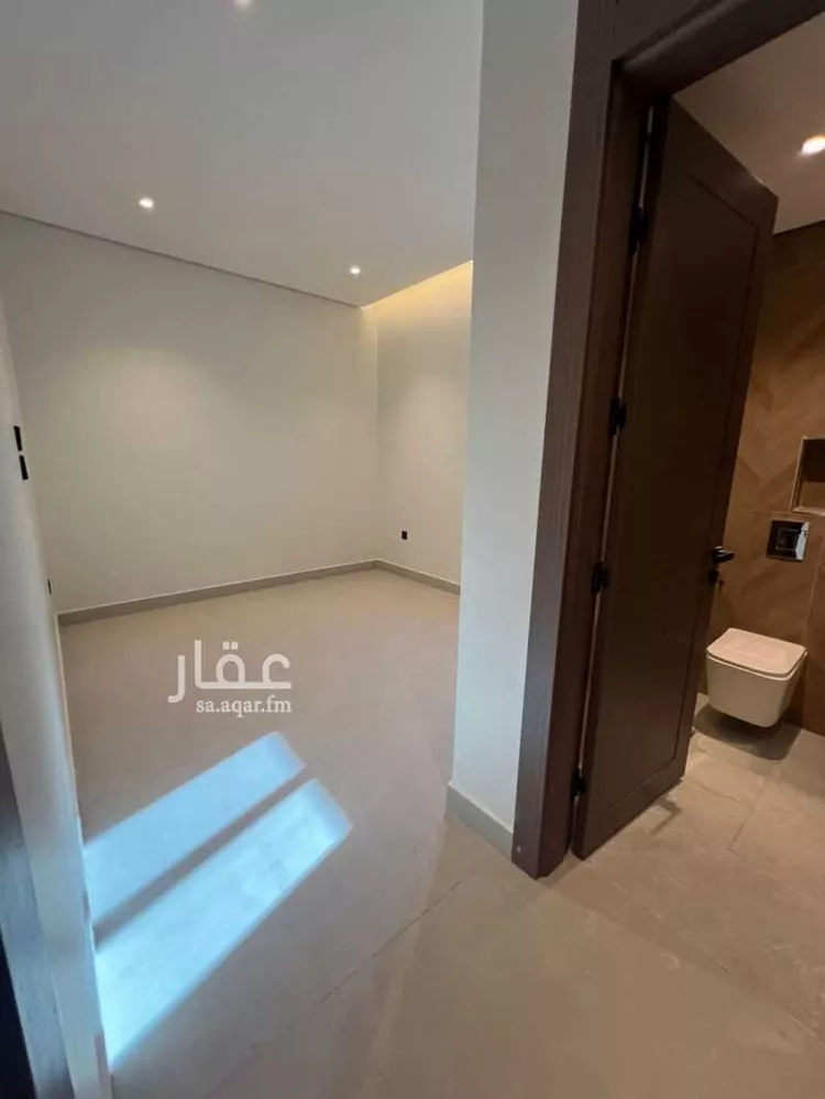 Floor for Sale in Riyadh Al Maizilah 9