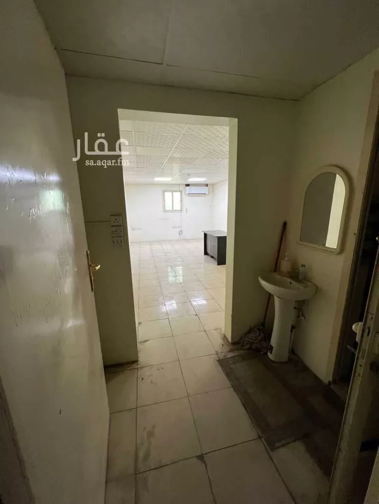مكتب تجاري للإيجار في شارع أحمد الكاتب, حي السلي, مدينة الرياض, منطقة الرياض صورة 2