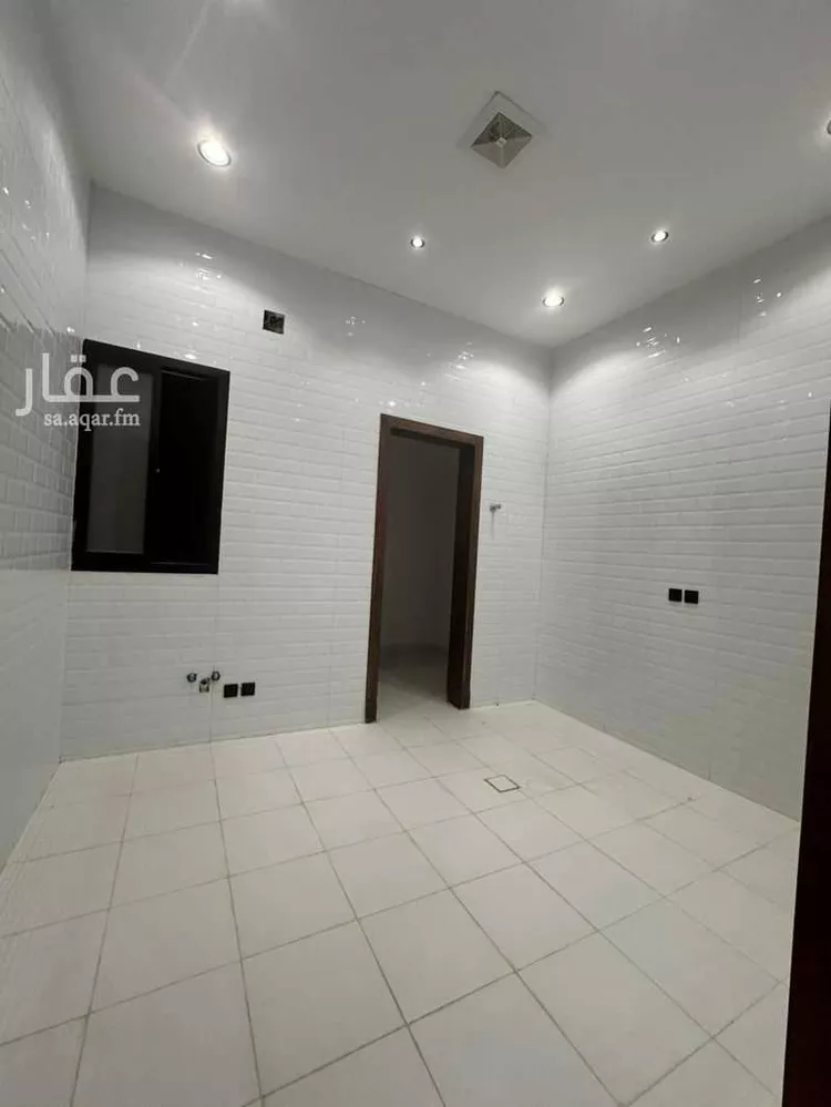 Floor for Sale in Riyadh Ar Rimal 10
