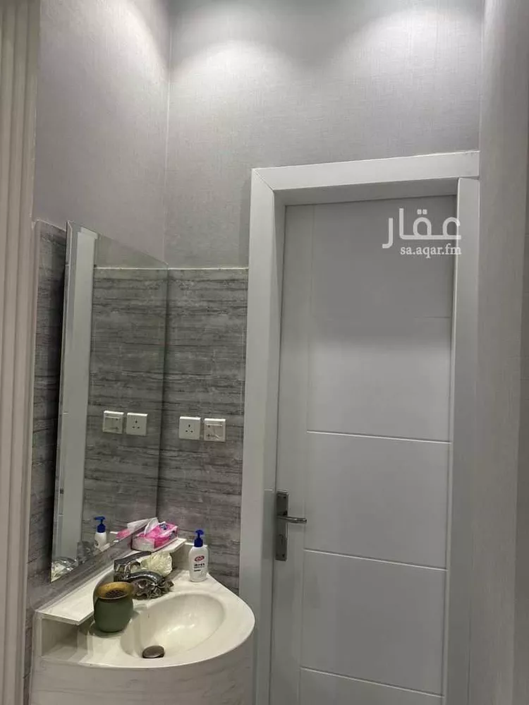 فيلا للبيع في شارع فؤاد محمد عمر توفيق, حي المهدية, مدينة الرياض, منطقة الرياض 15