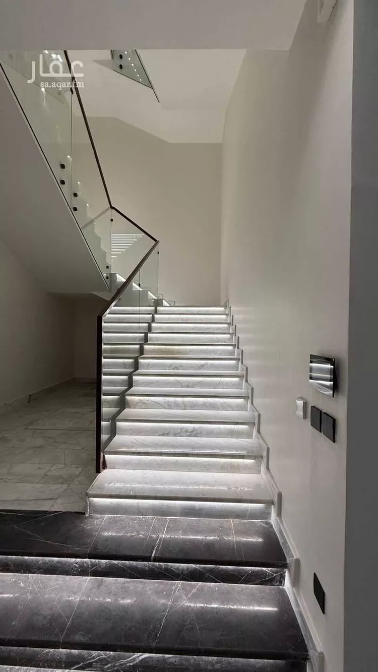 فيلا للبيع في شارع عبدالعزيز بن أبي محذورة, حي المهدية, مدينة الرياض, منطقة الرياض صورة 5