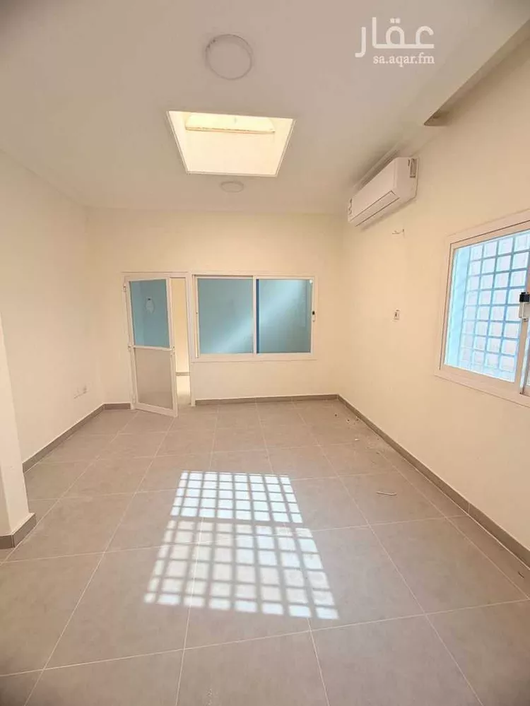 فيلا للإيجار في شارع مصطفي كامل, حي المروج, مدينة الرياض, منطقة الرياض 1 صورة