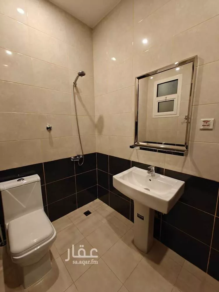 Floor for Rent in Ad Diriyah Al Khalidiyah صورة 5