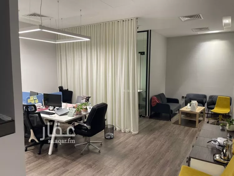 مكتب تجاري للإيجار في شارع الملك عبدالعزيز, حي الياسمين, مدينة الرياض, منطقة الرياض