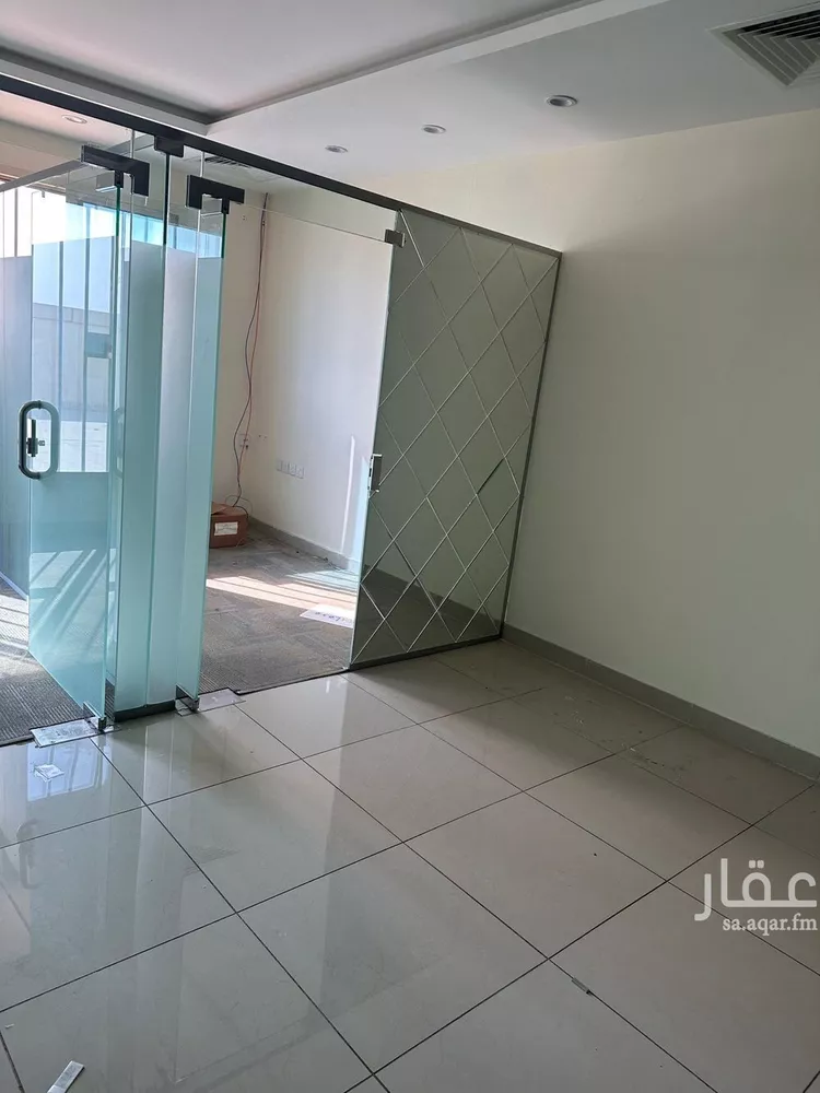 مكتب تجاري للإيجار في شارع الملك عبدالعزيز, حي الياسمين, مدينة الرياض, منطقة الرياض صورة 4