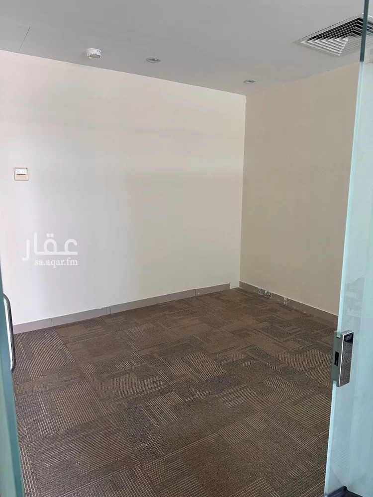 مكتب تجاري للإيجار في شارع الملك عبدالعزيز, حي الياسمين, مدينة الرياض, منطقة الرياض صورة 3