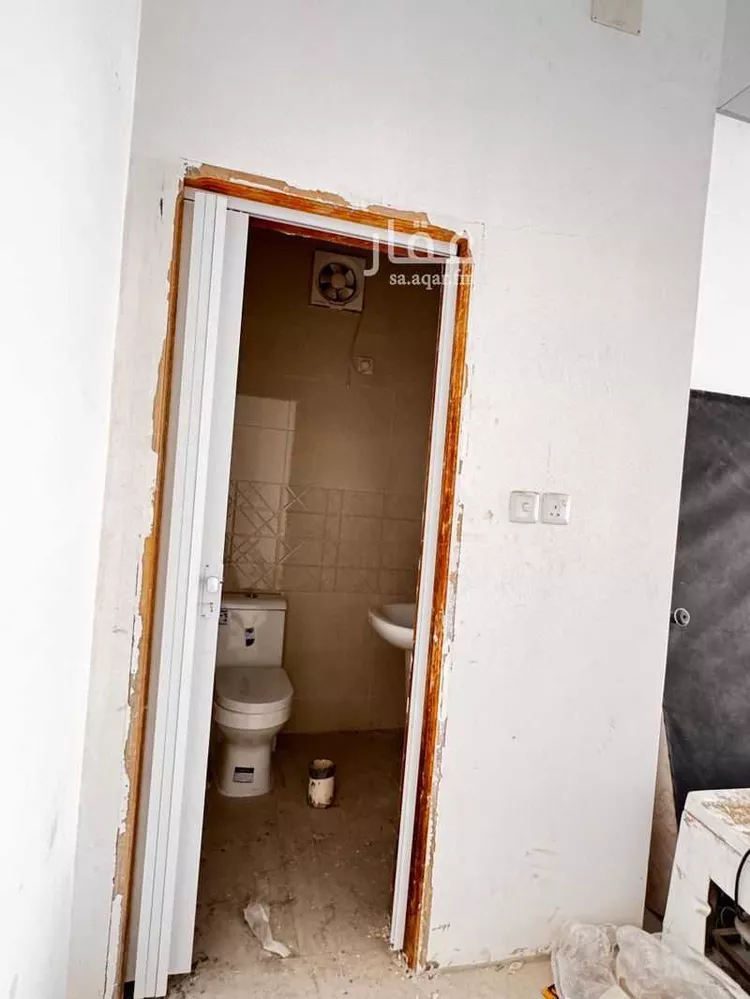 Shop for Rent in Medina King Fahd صورة 4