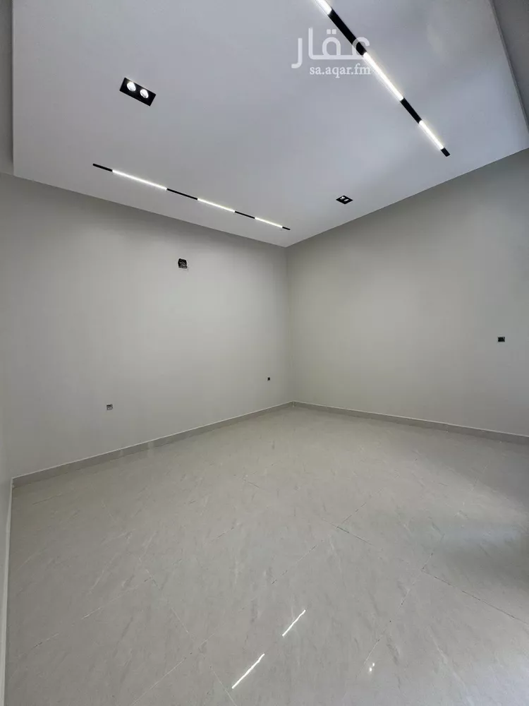 Floor for Sale in Riyadh Al Khaleej 7