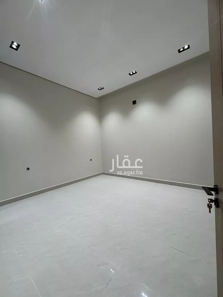Floor for Sale in Riyadh Al Khaleej 10
