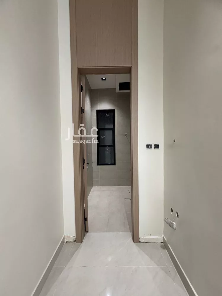 Floor for Sale in Riyadh Al Khaleej 9