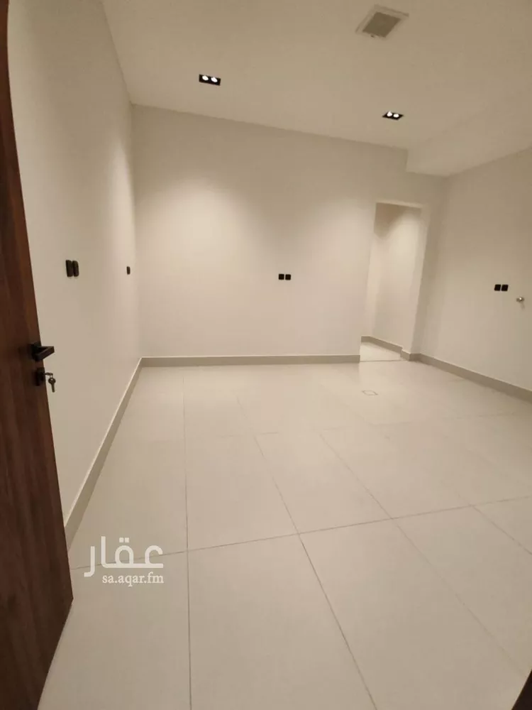 دور للبيع في شارع عبدالله الأنصاري, حي الخليج, مدينة الرياض, منطقة الرياض صورة 4
