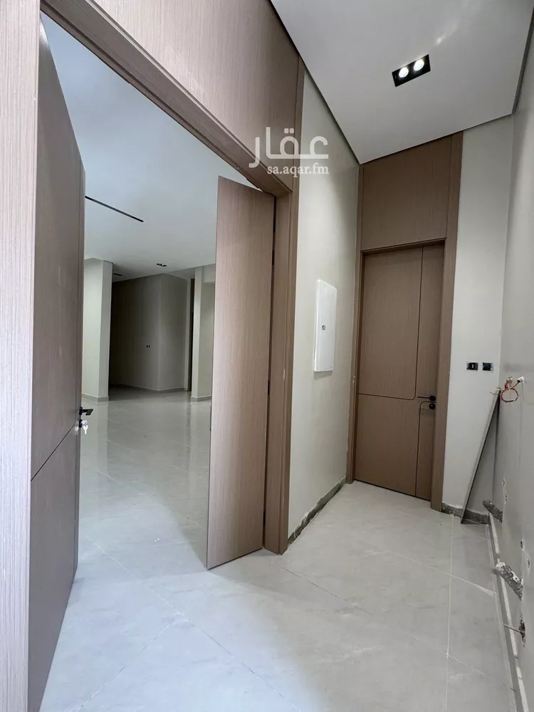 Floor for Sale in Riyadh Al Khaleej 6