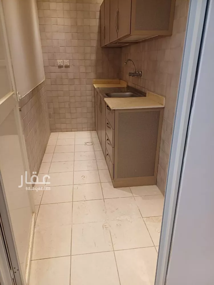 مكتب تجاري للإيجار في شارع شبه الجزيره, حي السعادة, مدينة الرياض, منطقة الرياض صورة 2