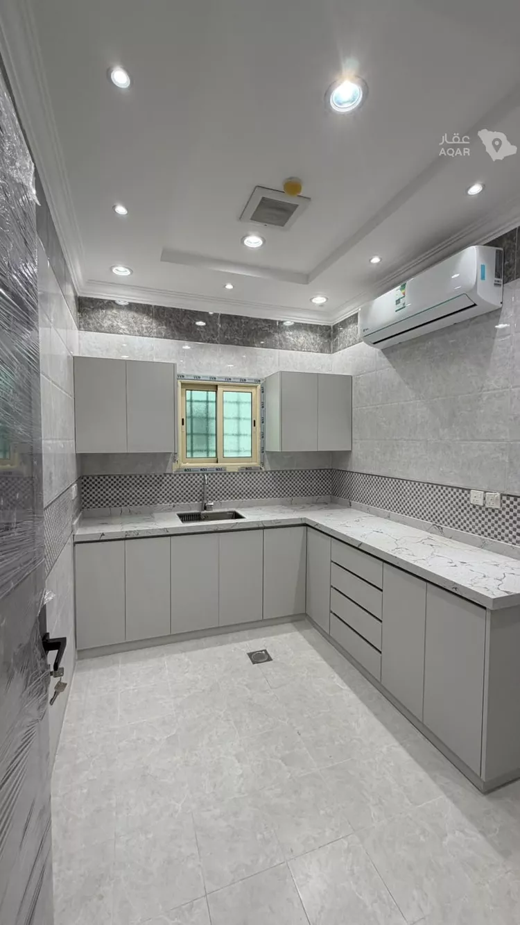 Commercial Office for Rent in Riyadh Hittin 6
