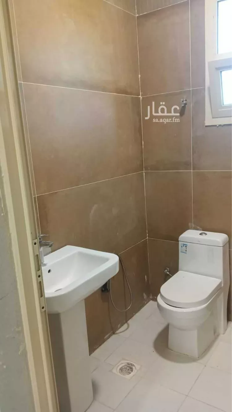 مكتب تجاري للإيجار في شارع ابي بكر الصديق الفرعي, حي المصيف, مدينة الرياض, منطقة الرياض صورة 3