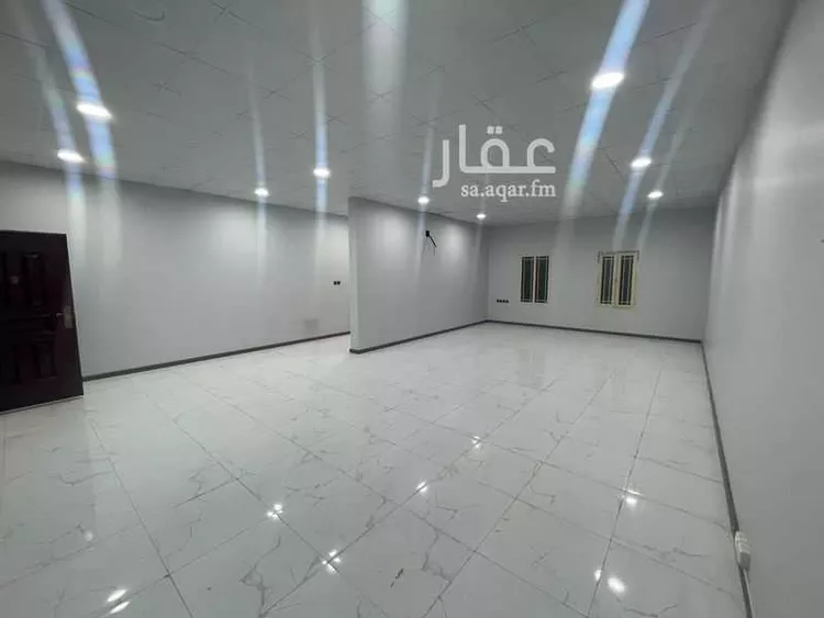 مكتب تجاري للإيجار في شارع ابي بكر الصديق الفرعي, حي المصيف, مدينة الرياض, منطقة الرياض