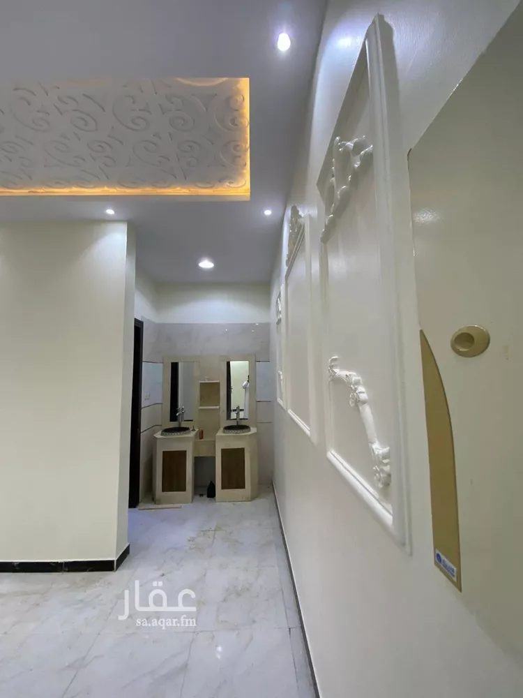 فيلا للبيع في شارع أحمد بن ثوابة الكاتب, حي الرمال, مدينة الرياض, منطقة الرياض