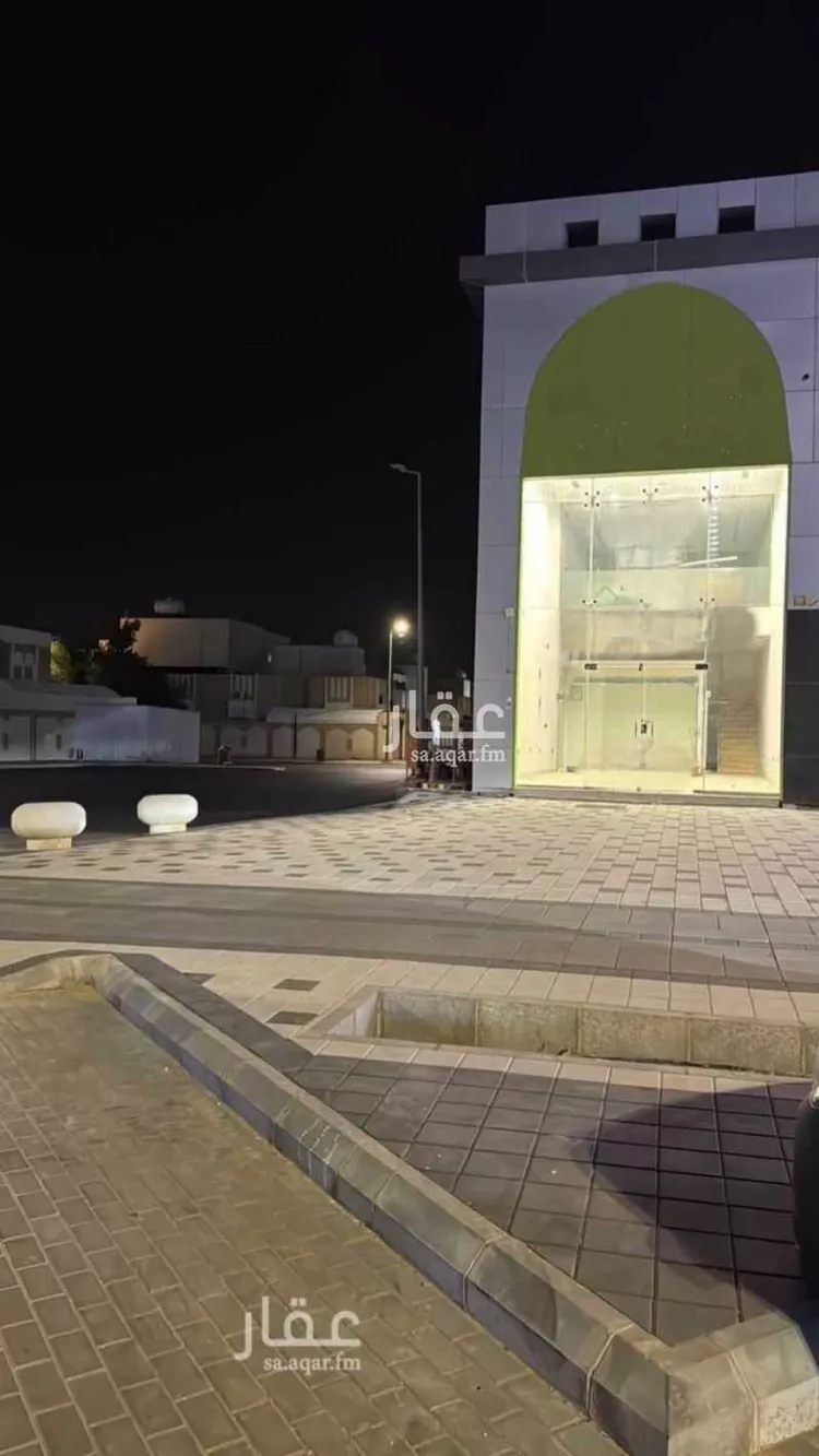 محل للبيع في شارع مروان البوني, حي الإسكان, مدينة بريدة, منطقة القصيم صورة 2