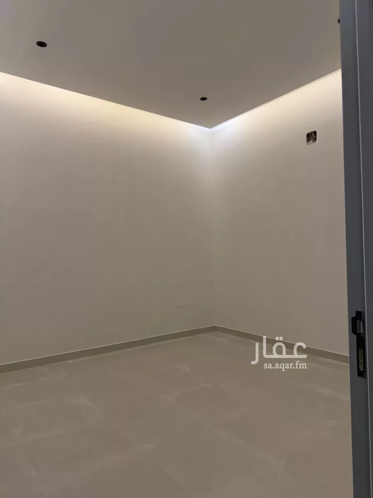 فيلا للبيع في شارع عكاظ, حي عكاظ, مدينة الرياض, منطقة الرياض صورة 3