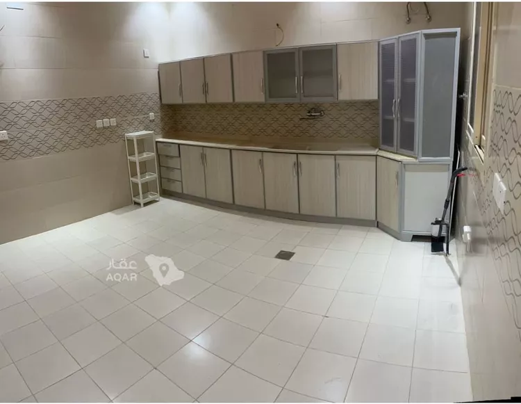 شقة للإيجار في شارع عتبة بن مسعود, حي السوق, مدينة الباحة, منطقة الباحة 2