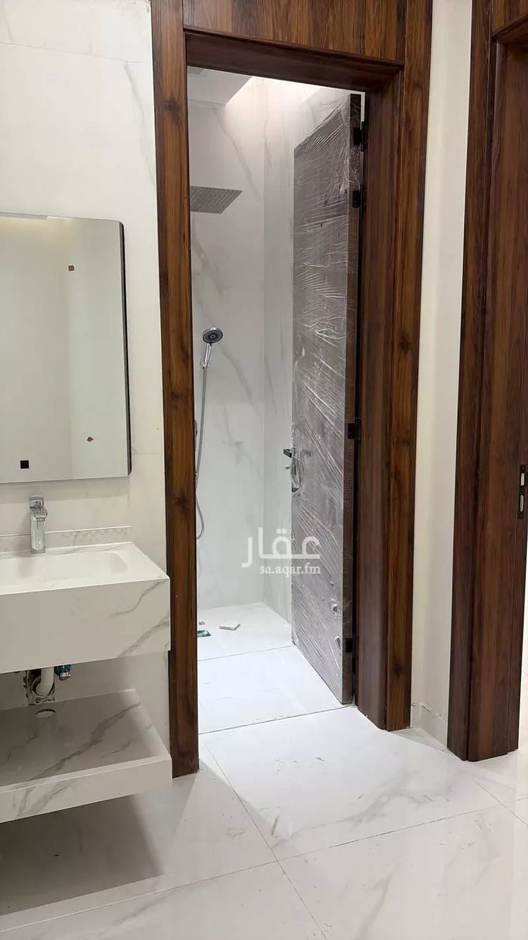 شقة للبيع في شارع الانوار, حي البحيرة, مدينة الخبر, المنطقة الشرقية 6